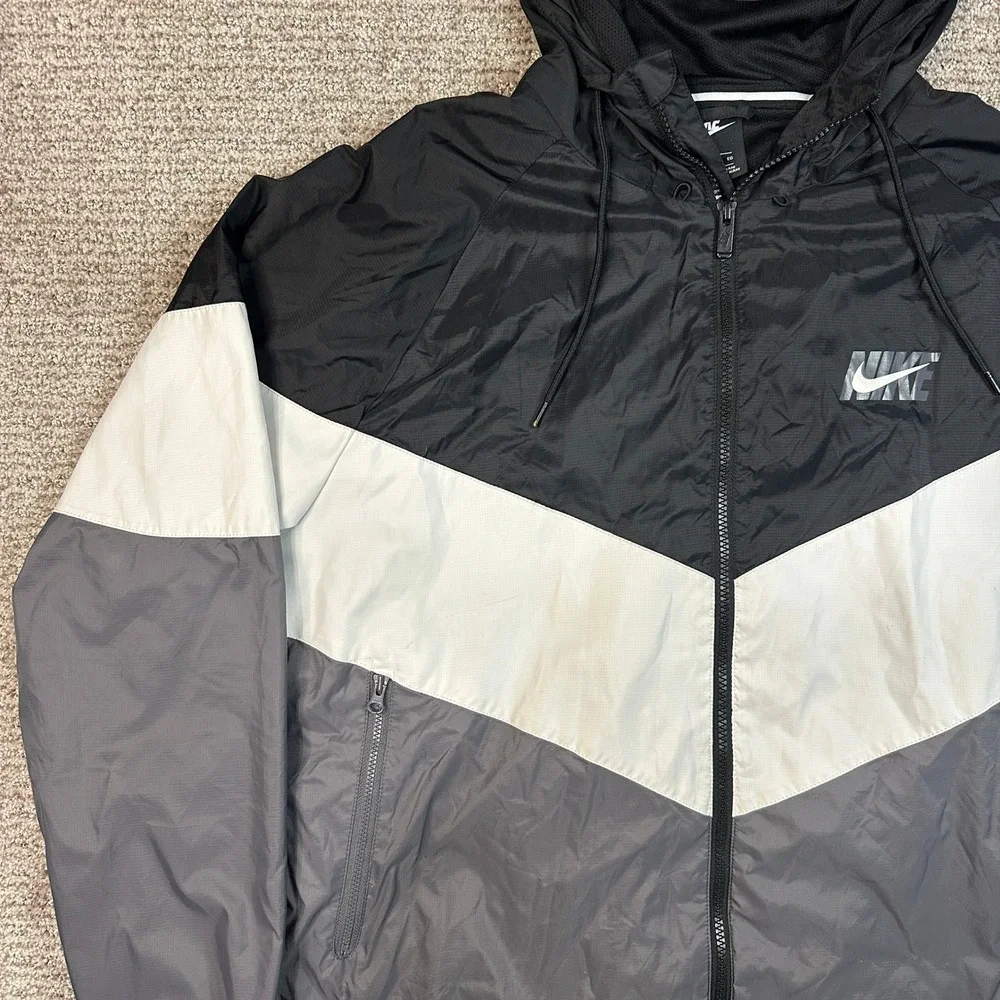 Nike Mens Sportswear Windrunner Hooded Jacket Black White Grey XL AR2191-011